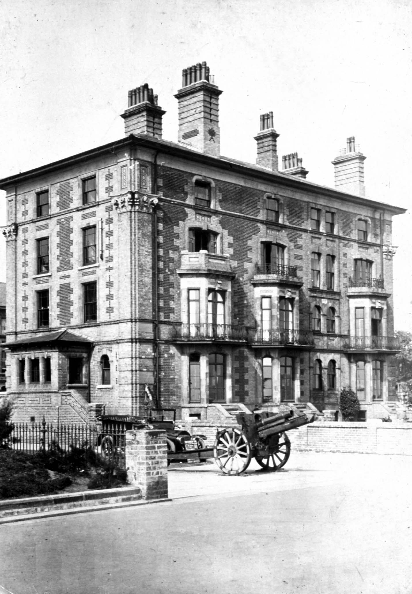 a black and white photograph of a building